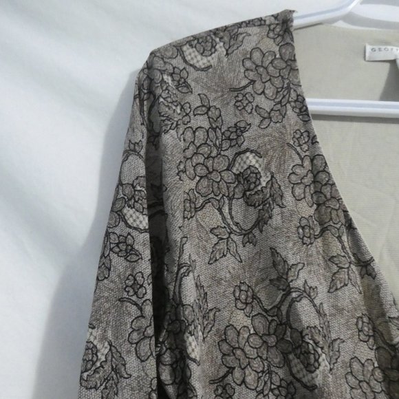 GEOFFREY BEENE | large | Floral Print V-Neck Blouse | Made In USA | NWOT - Picture 3 of 16